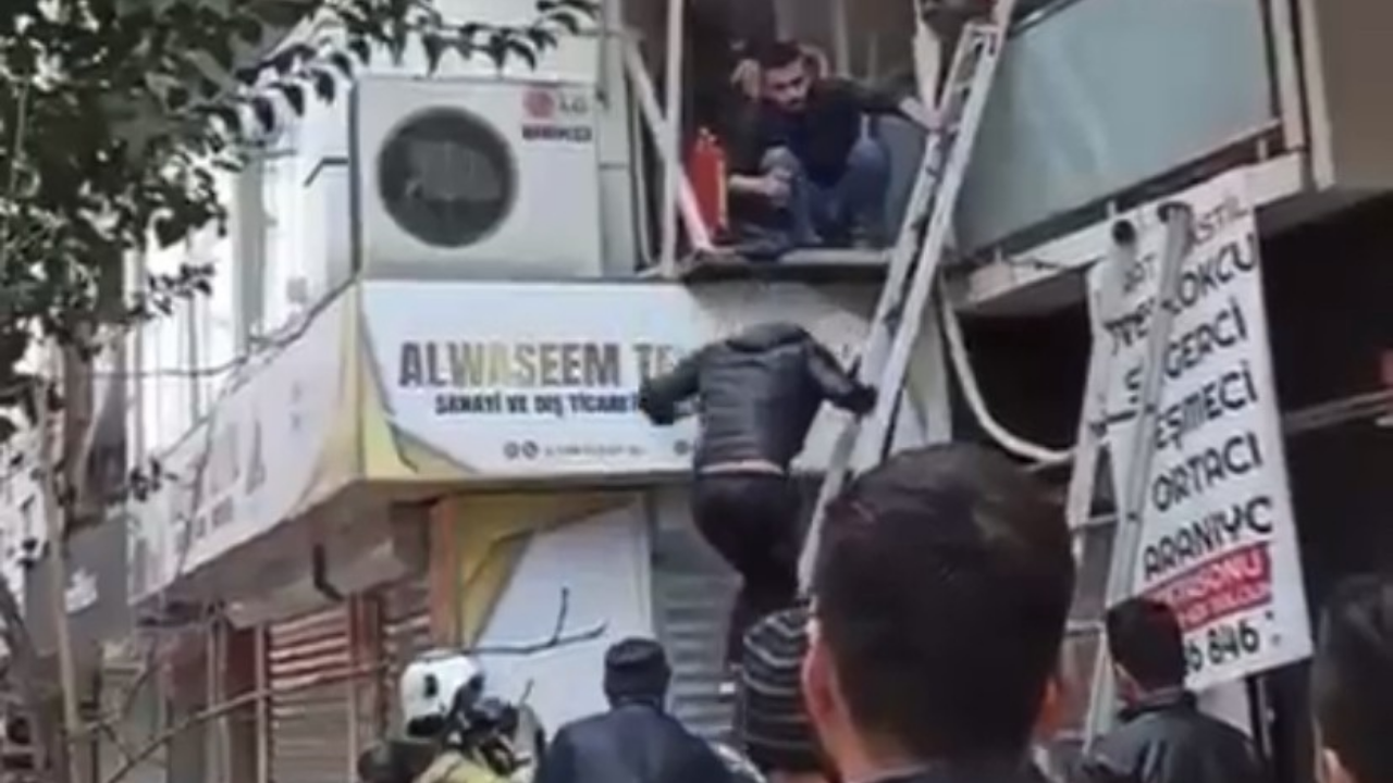 Zeytinburnu'da yangın: 1 kişi hayatını kaybetti